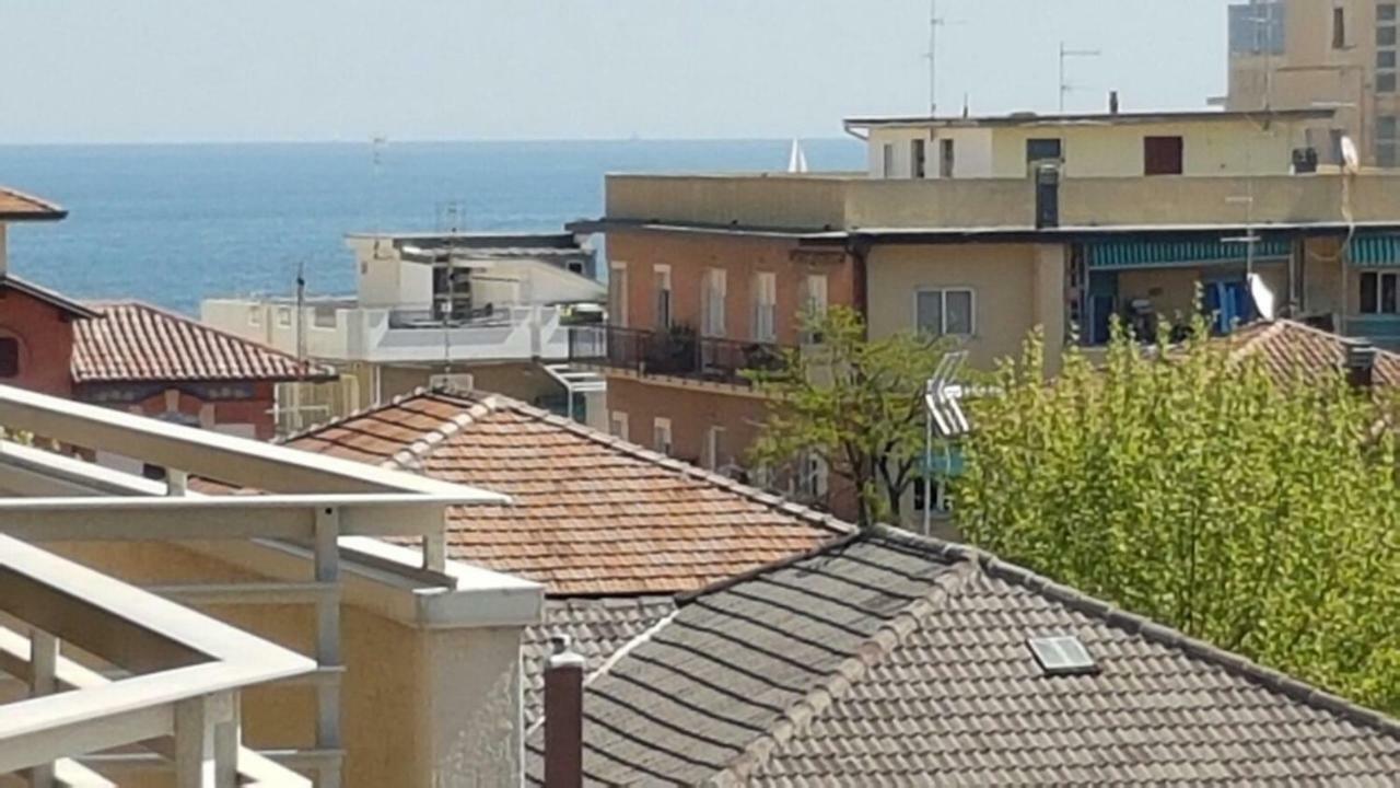 Domus Maris Viserba, Spiagge E Centro A 100 Mt, Promo Maggio Fiera Macfrut, Fieravicola, Expo Dental, Meeting Rimini Luaran gambar